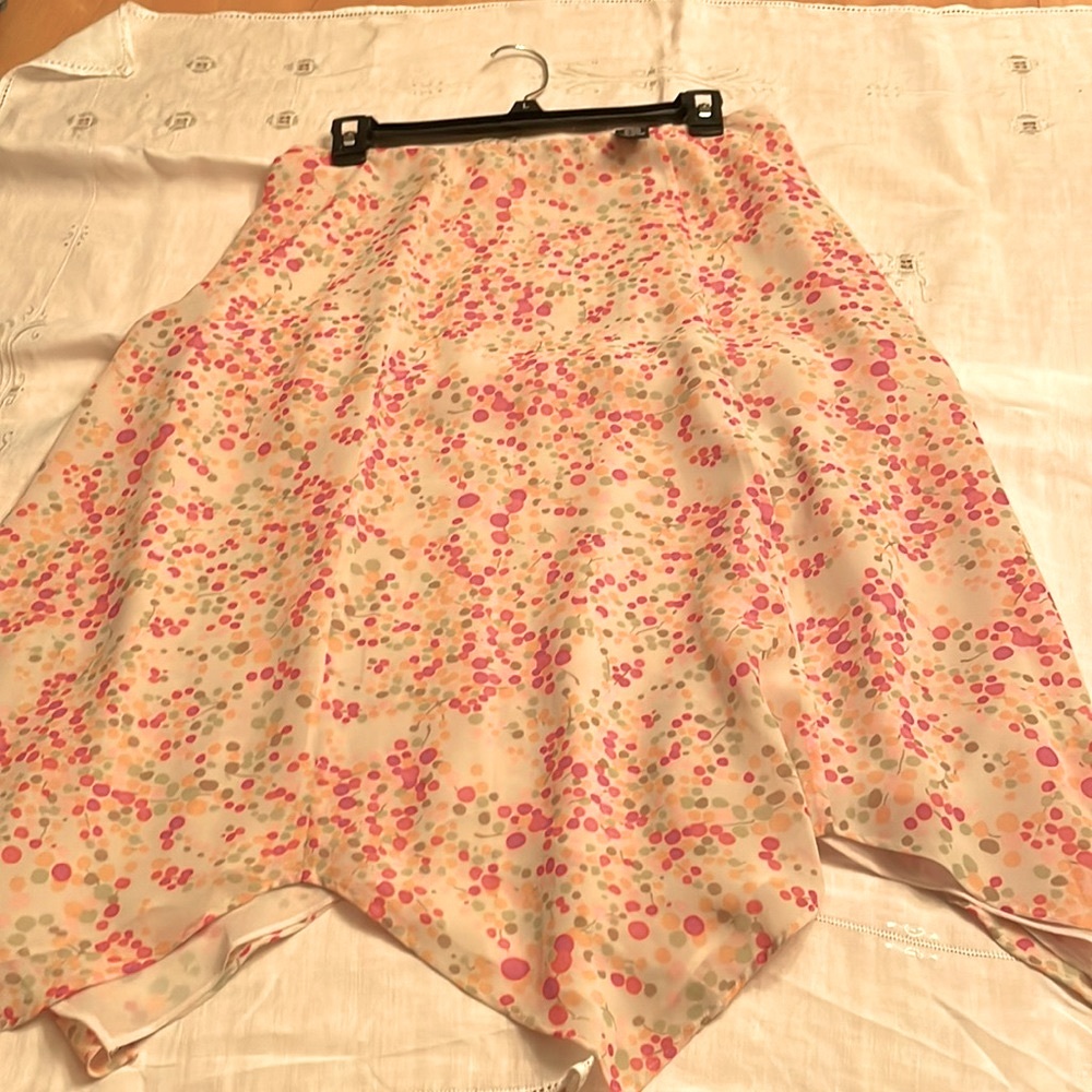 NWT Apostrophe handkerchief hem“Garden Variety” skirt.  Size 10